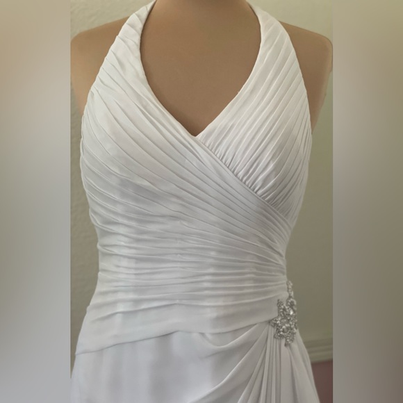 Wedding Gown size 10 - Picture 2 of 16